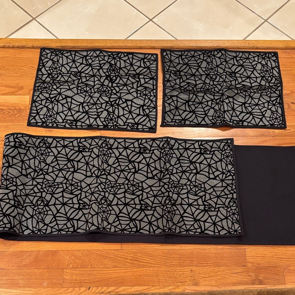 Halloween Decoration Spiderweb Design Table Runner and 2 Placemats Set
